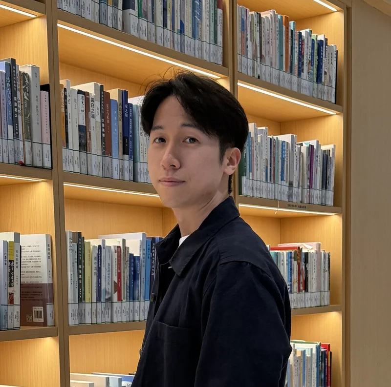 Gyeonghun Kang standing in a library